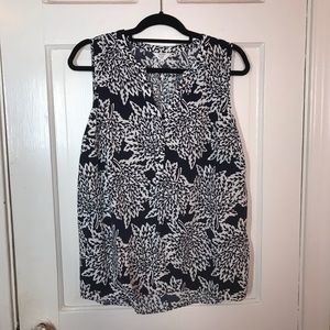 Crown & Ivy  - 1x navy/white sleeveless blouse